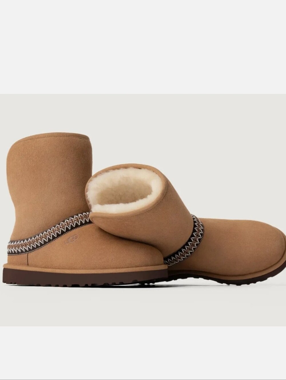 Ugg Classic Short Crescent 1161770-CHE Boot Women's - Picture 3 of 7
